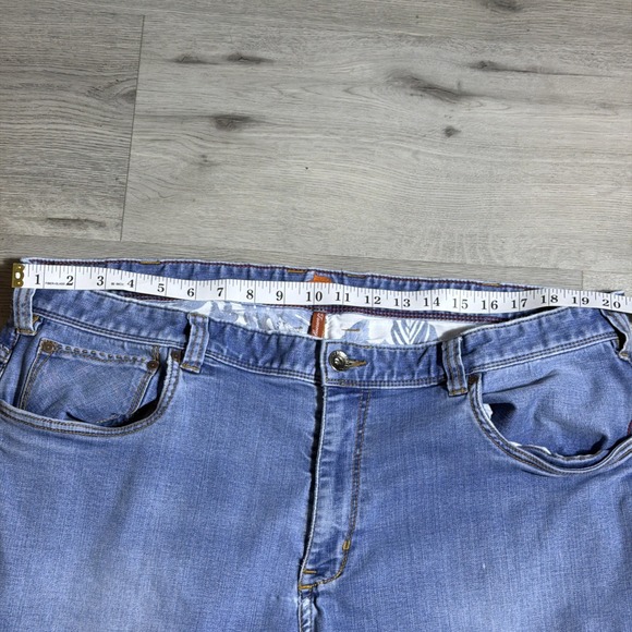 Tommy Bahama Mens Jeans Medium Wash Straight Leg Size 42x32 Stretch Tropical - Picture 8 of 8